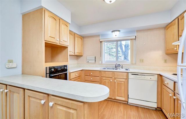 815 Montmartre Court, St Louis, MO 63141