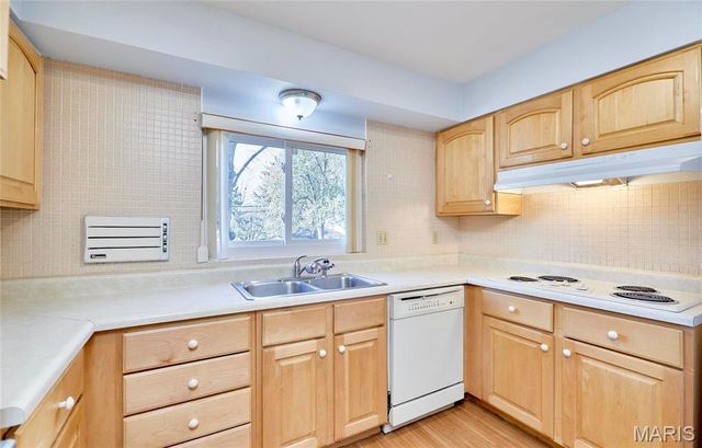 815 Montmartre Court, St Louis, MO 63141