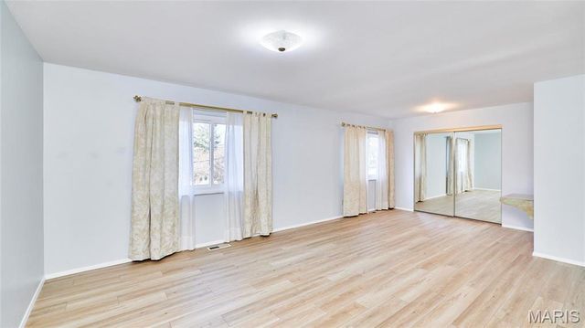 815 Montmartre Court, St Louis, MO 63141