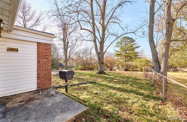 815 Montmartre Court, St Louis, MO 63141