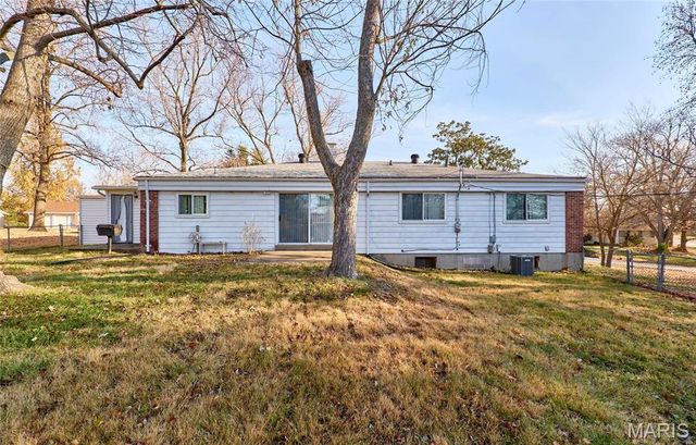 815 Montmartre Court, St Louis, MO 63141