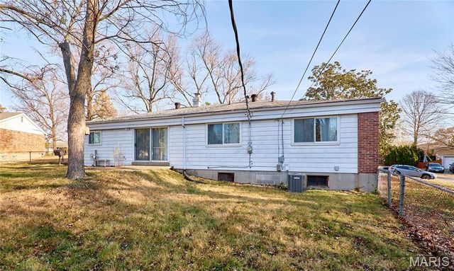 815 Montmartre Court, St Louis, MO 63141