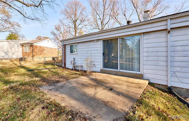 815 Montmartre Court, St Louis, MO 63141