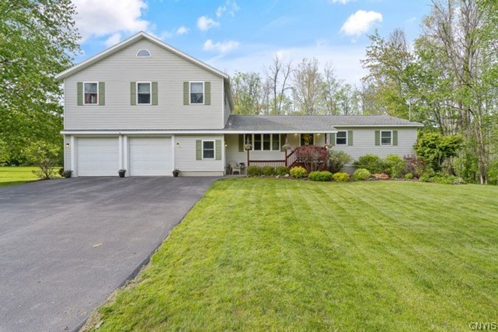 112 County Route 42, Minetto, NY 13126