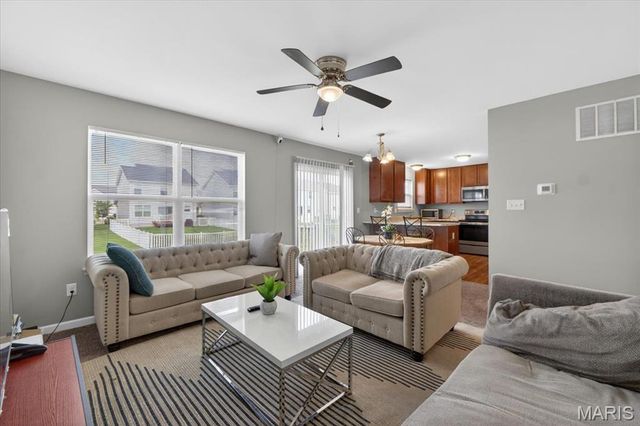 618 Palisades Drive, St Charles, MO 63301