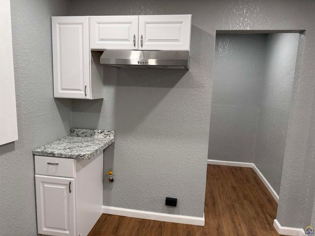 3542 SW Kerry AVE, Topeka, KS 66611
