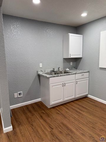3542 SW Kerry AVE, Topeka, KS 66611