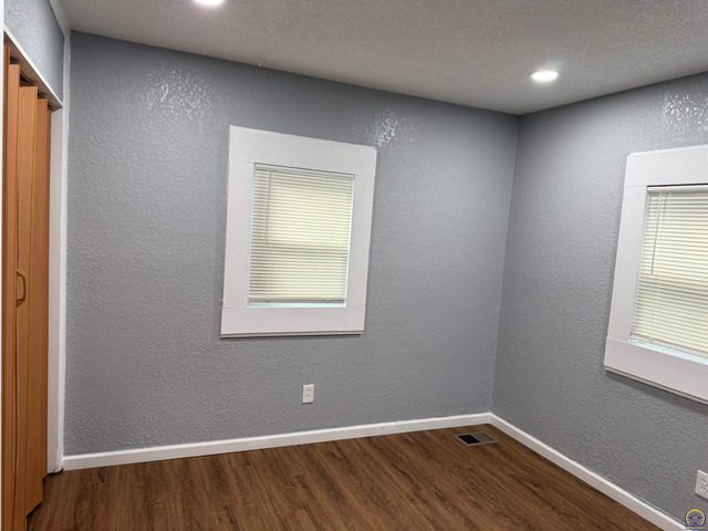3542 SW Kerry AVE, Topeka, KS 66611