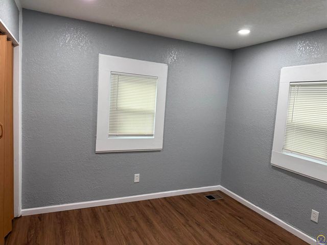 3542 SW Kerry AVE, Topeka, KS 66611