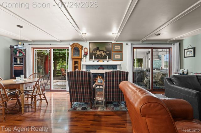312 Beach Drive, Oakland Charter Township, MI 48363