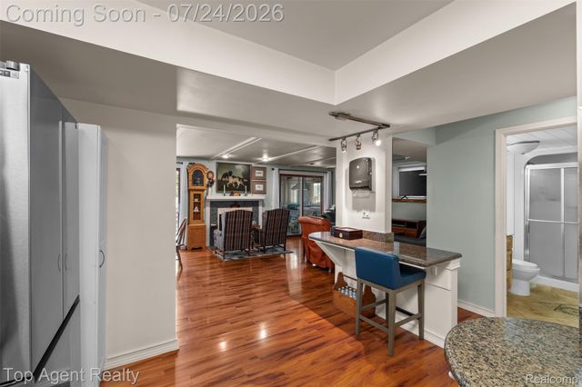 312 Beach Drive, Oakland Charter Township, MI 48363