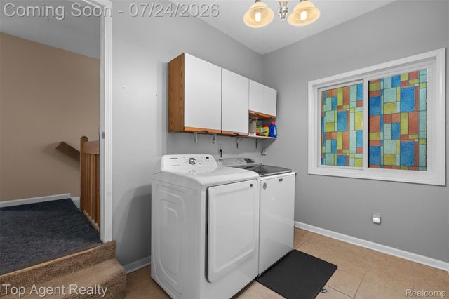 312 Beach Drive, Oakland Charter Township, MI 48363
