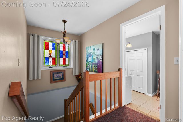 312 Beach Drive, Oakland Charter Township, MI 48363