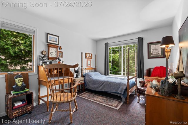312 Beach Drive, Oakland Charter Township, MI 48363