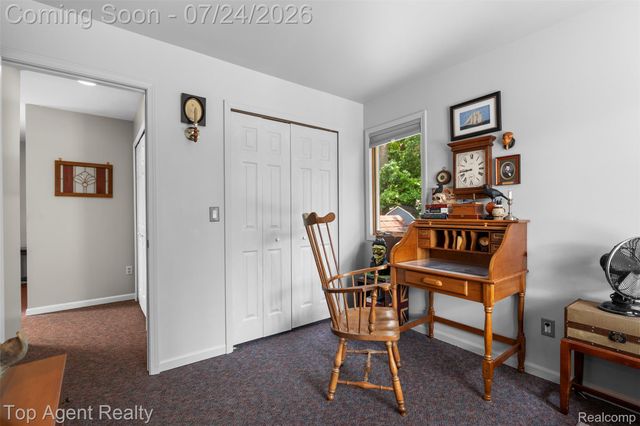 312 Beach Drive, Oakland Charter Township, MI 48363