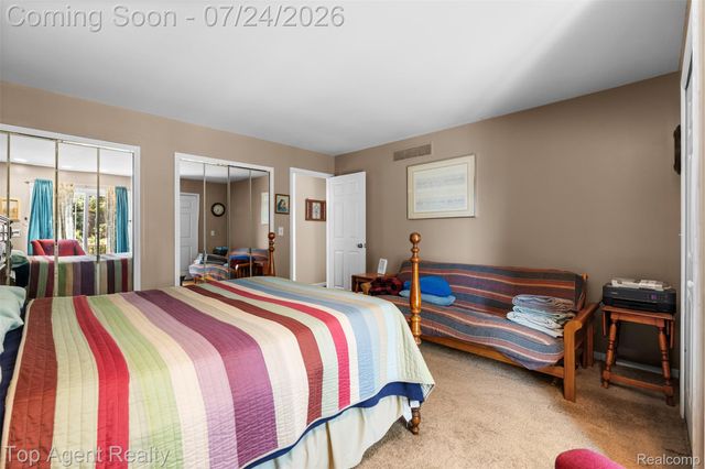 312 Beach Drive, Oakland Charter Township, MI 48363