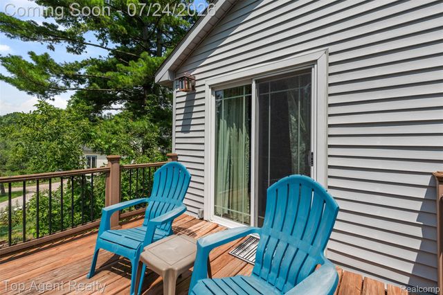 312 Beach Drive, Oakland Charter Township, MI 48363