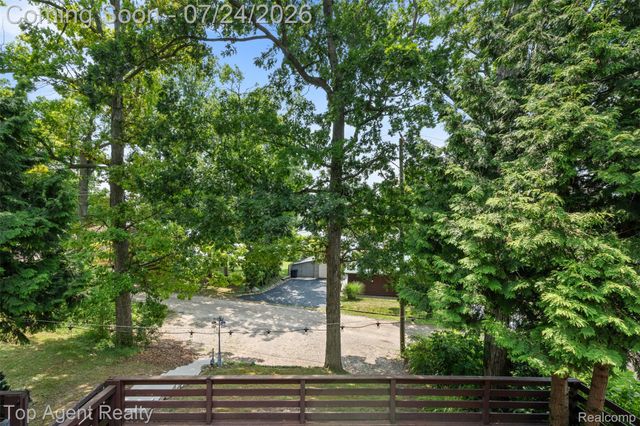 312 Beach Drive, Oakland Charter Township, MI 48363