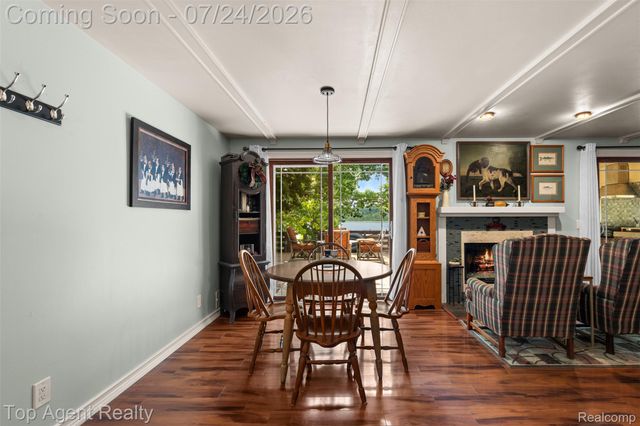 312 Beach Drive, Oakland Charter Township, MI 48363