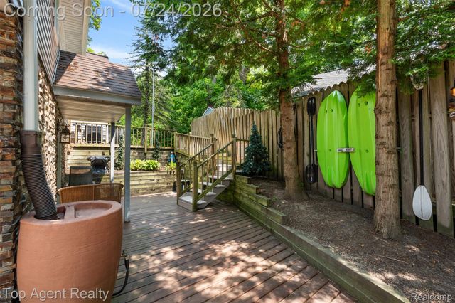 312 Beach Drive, Oakland Charter Township, MI 48363