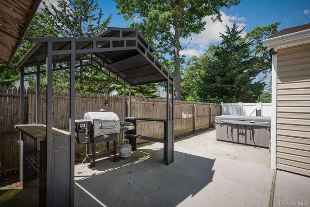 289 Magnolia Drive, Selden, NY 11784