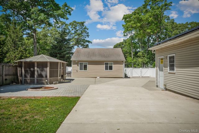 289 Magnolia Drive, Selden, NY 11784