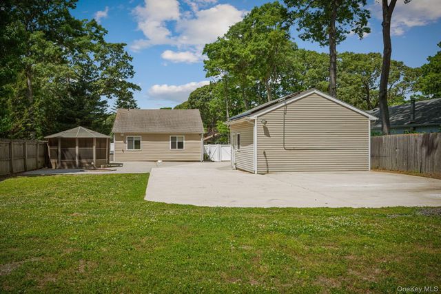 289 Magnolia Drive, Selden, NY 11784