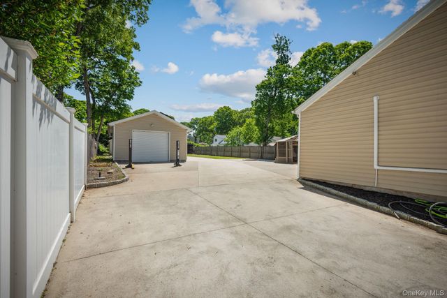289 Magnolia Drive, Selden, NY 11784