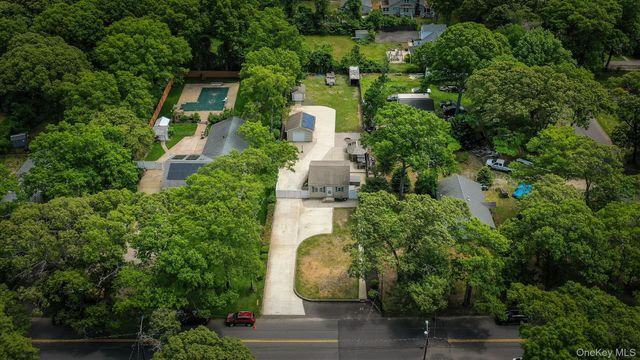 289 Magnolia Drive, Selden, NY 11784