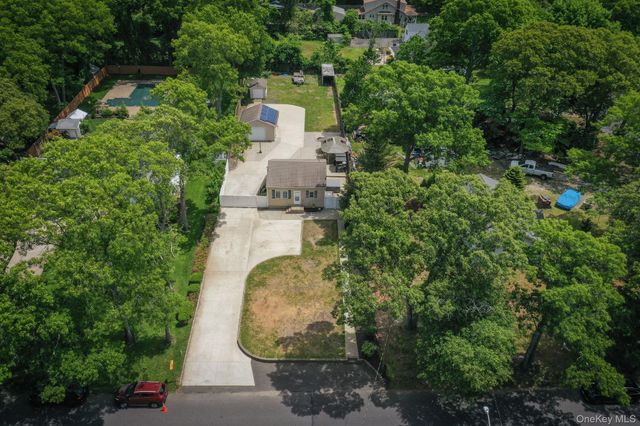289 Magnolia Drive, Selden, NY 11784