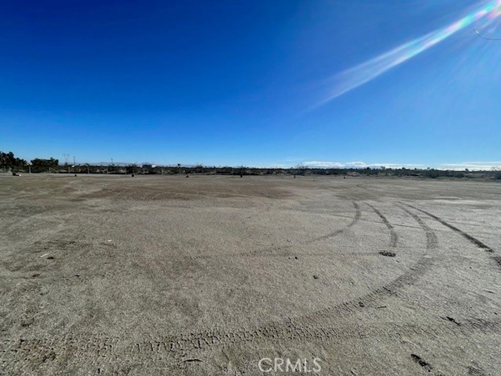 Image 3 of property listing at 14626 Monte Vista, Phelan, CA 92371