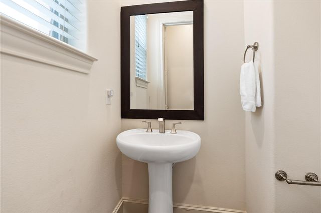 5229 Petty Street A, Houston, TX 77007