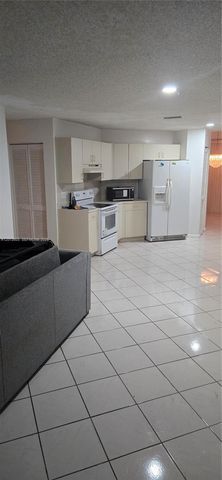 6470 NW 77th Pl, Parkland, FL 33067