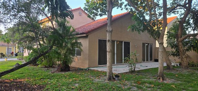 6470 NW 77th Pl, Parkland, FL 33067