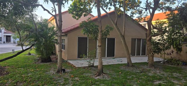 6470 NW 77th Pl, Parkland, FL 33067