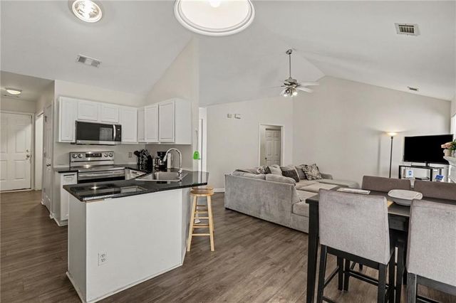 4925 Sunny Ridge Court, Flowery Branch, GA 30542
