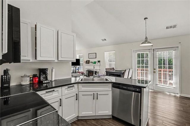 4925 Sunny Ridge Court, Flowery Branch, GA 30542