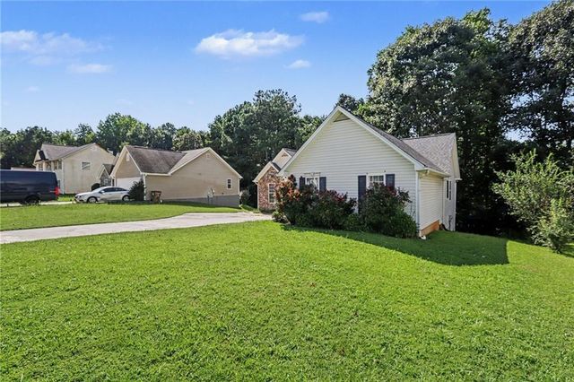 4925 Sunny Ridge Court, Flowery Branch, GA 30542