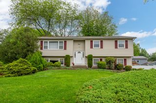 10 Parklyn Court, Bardonia, NY 10954