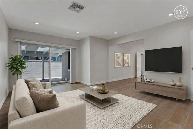 6851 Forbes, Lake Balboa, CA 91406