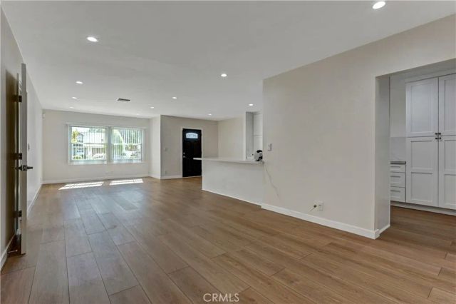 6851 Forbes, Lake Balboa, CA 91406