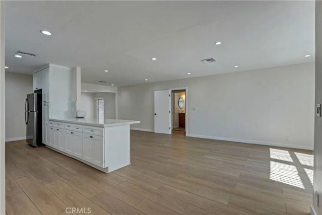 6851 Forbes, Lake Balboa, CA 91406