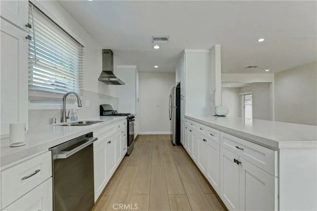 6851 Forbes, Lake Balboa, CA 91406