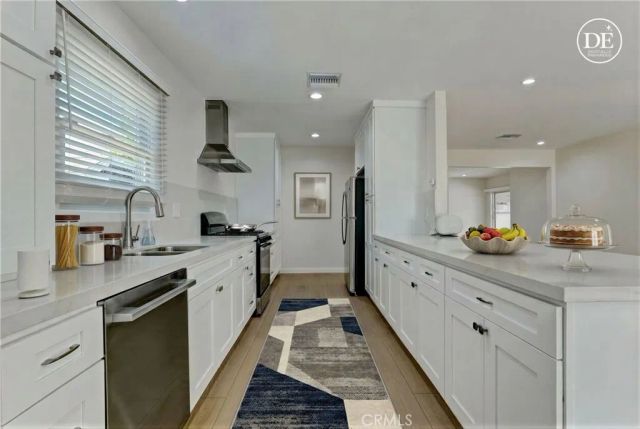6851 Forbes, Lake Balboa, CA 91406