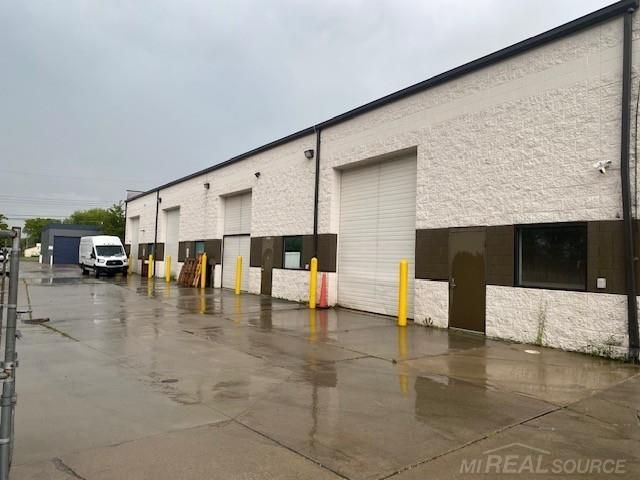 33113 Louise Avenue, Clinton Township, MI 48035
