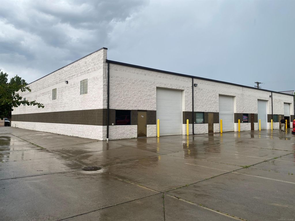 33113 Louise Avenue, Clinton Township, MI 48035