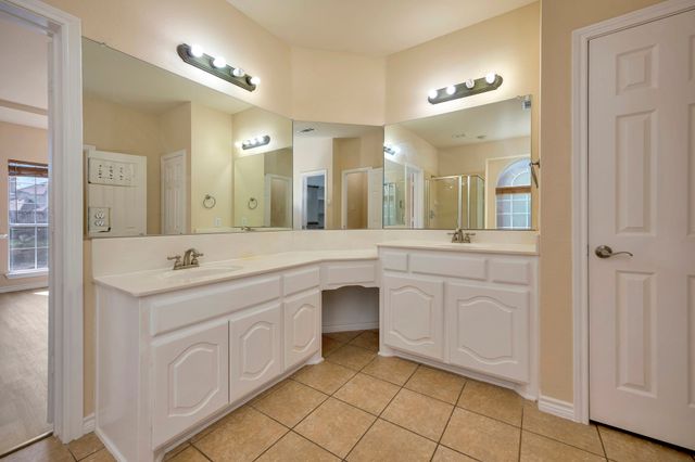 2727 Gillespie Court, Grand Prairie, TX 75052