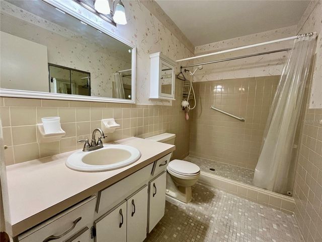 2258 WORLD PARKWAY BOULEVARD W 56, Clearwater, FL 33763