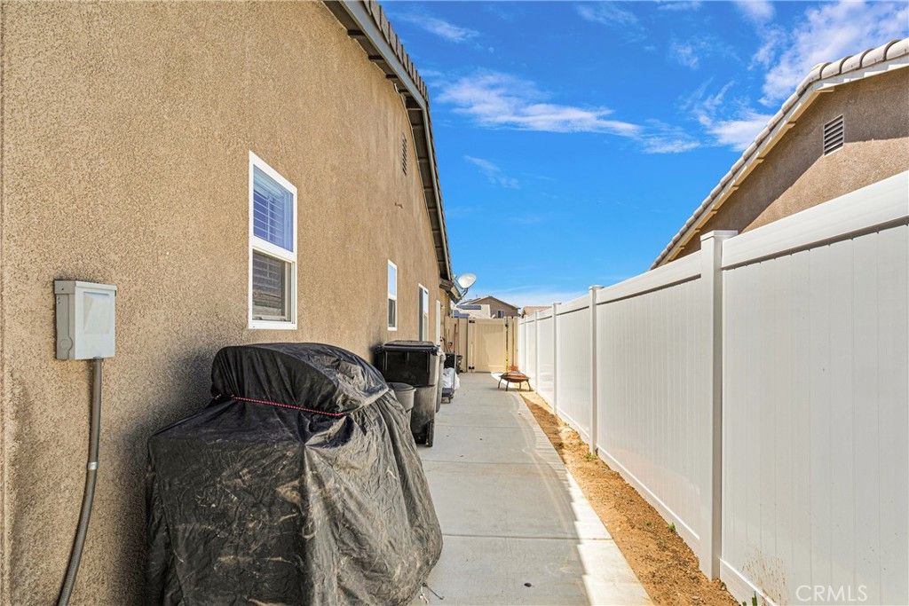 Image 33 of property listing at 13457 Coolwater, Victorville, CA 92392