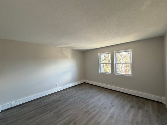 158-162 Water 11, Lawrence, MA 01841